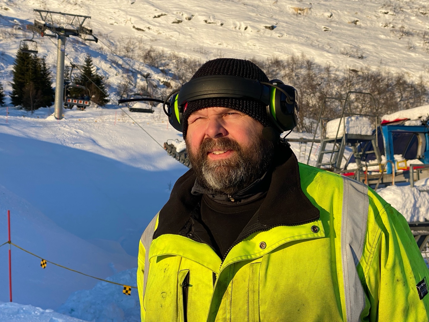 Et bilde som inneholder utendørs, person, snø, vinter

Automatisk generert beskrivelse