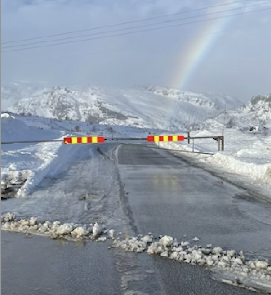 Et bilde som inneholder utendørs, regnbue, natur, snø Automatisk generert beskrivelse