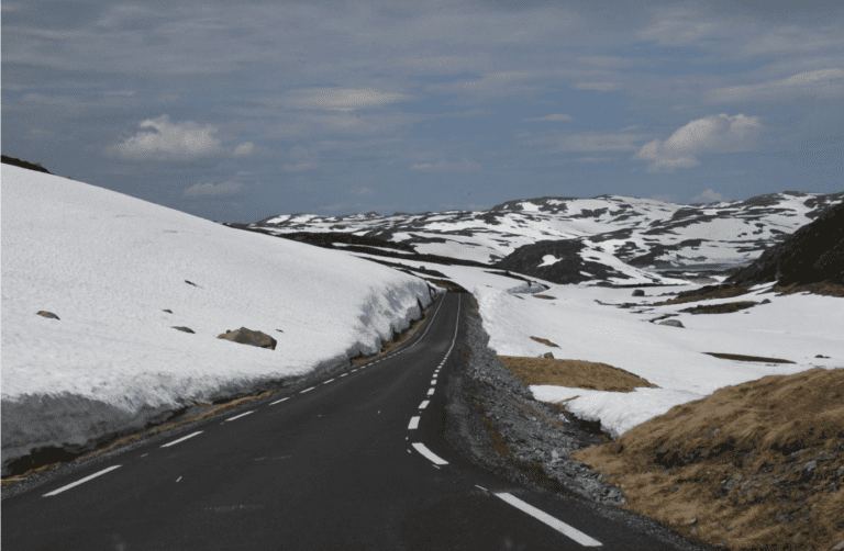 Et bilde som inneholder utendørs, sky, himmel, snø Automatisk generert beskrivelse