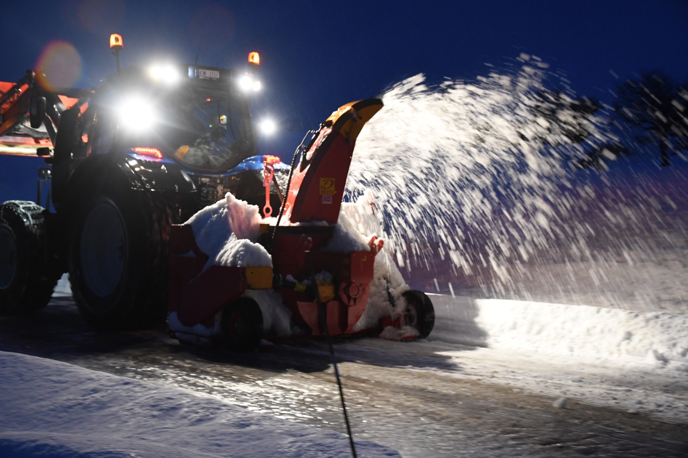 Et bilde som inneholder utendørs, snø

Automatisk generert beskrivelse