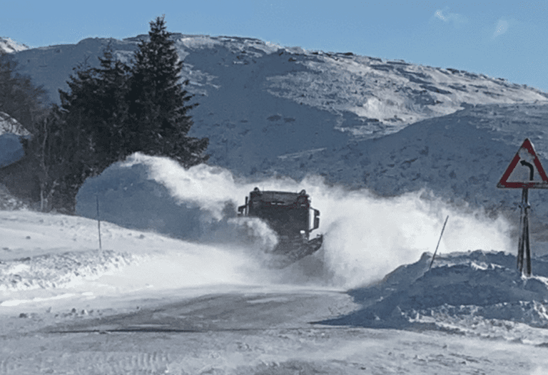 Et bilde som inneholder utendørs, snø, himmel, gå på ski Automatisk generert beskrivelse