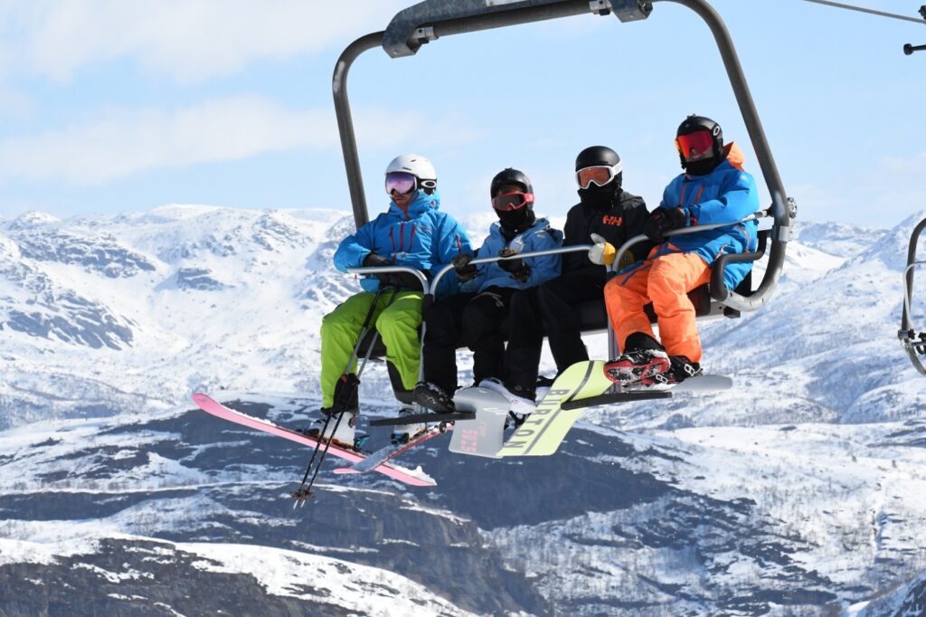 Et bilde som inneholder utendørs, snø, himmel, gå på ski Automatisk generert beskrivelse