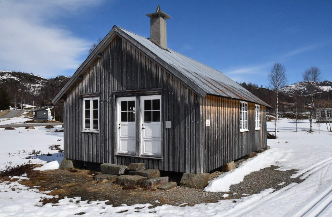 Et bilde som inneholder utendørs, snø, himmel, konstruksjon

Automatisk generert beskrivelse