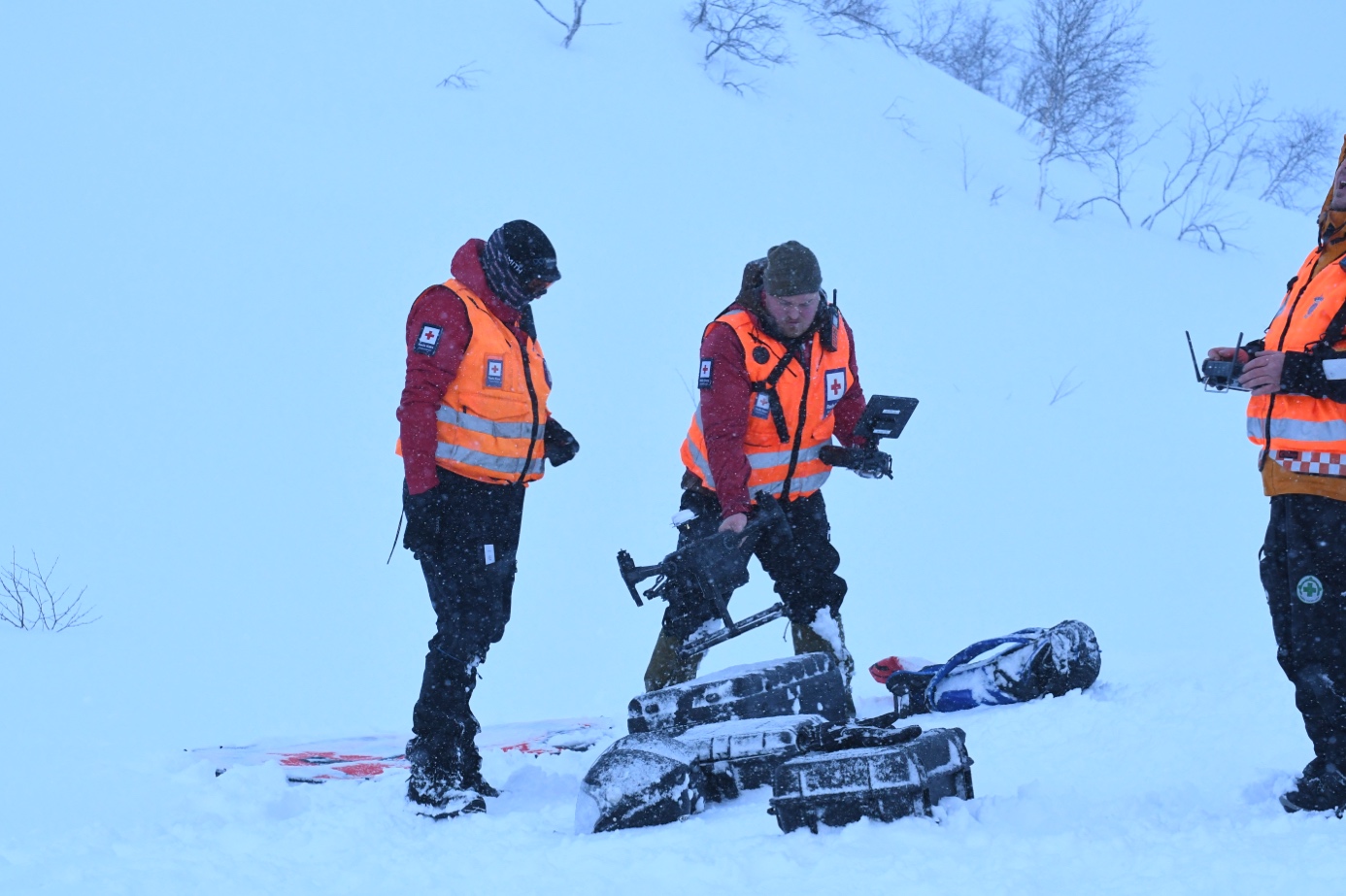 Et bilde som inneholder utendørs, snø, himmel, person

Automatisk generert beskrivelse