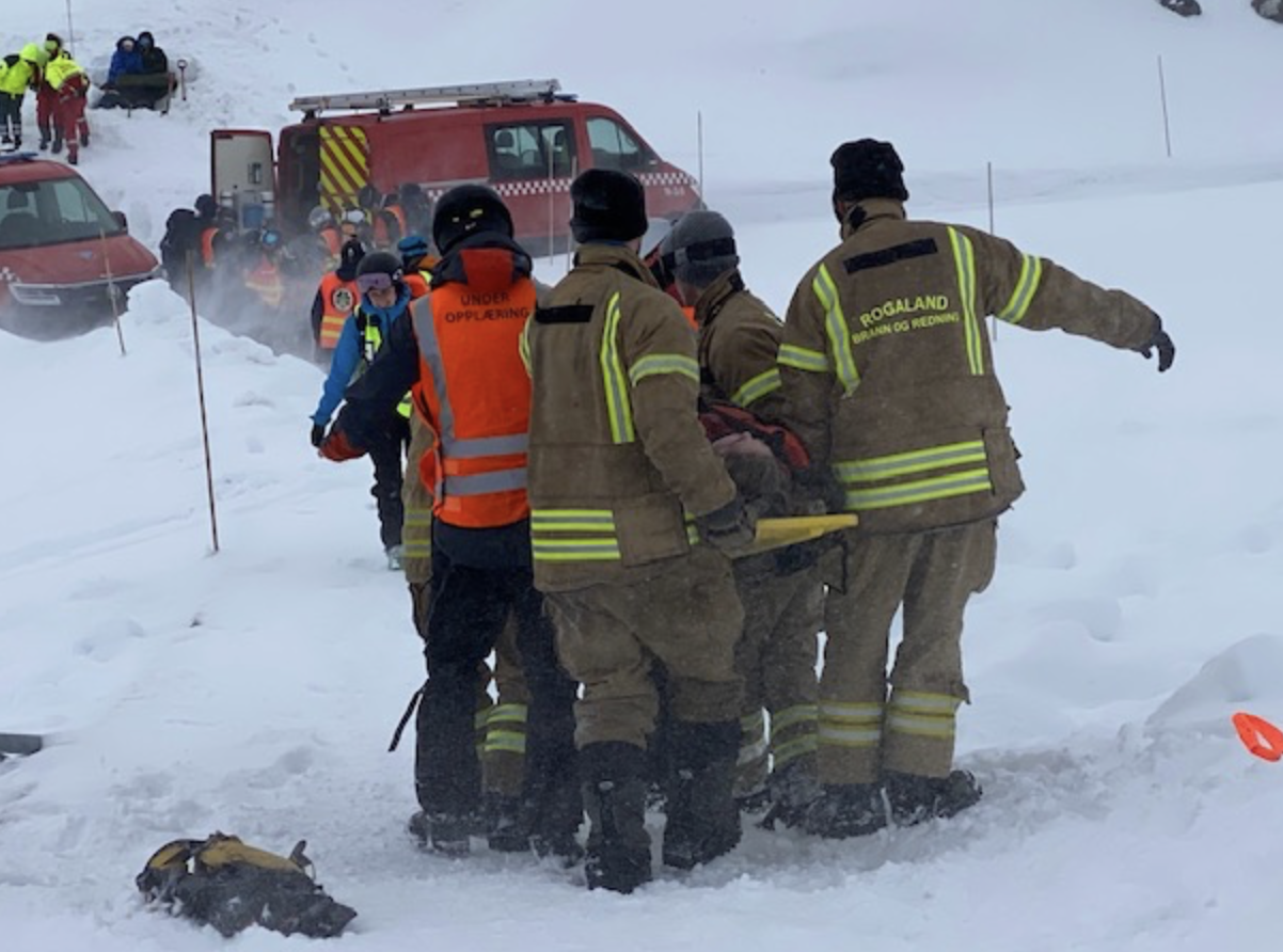 Et bilde som inneholder utendørs, snø, person, klær

Automatisk generert beskrivelse