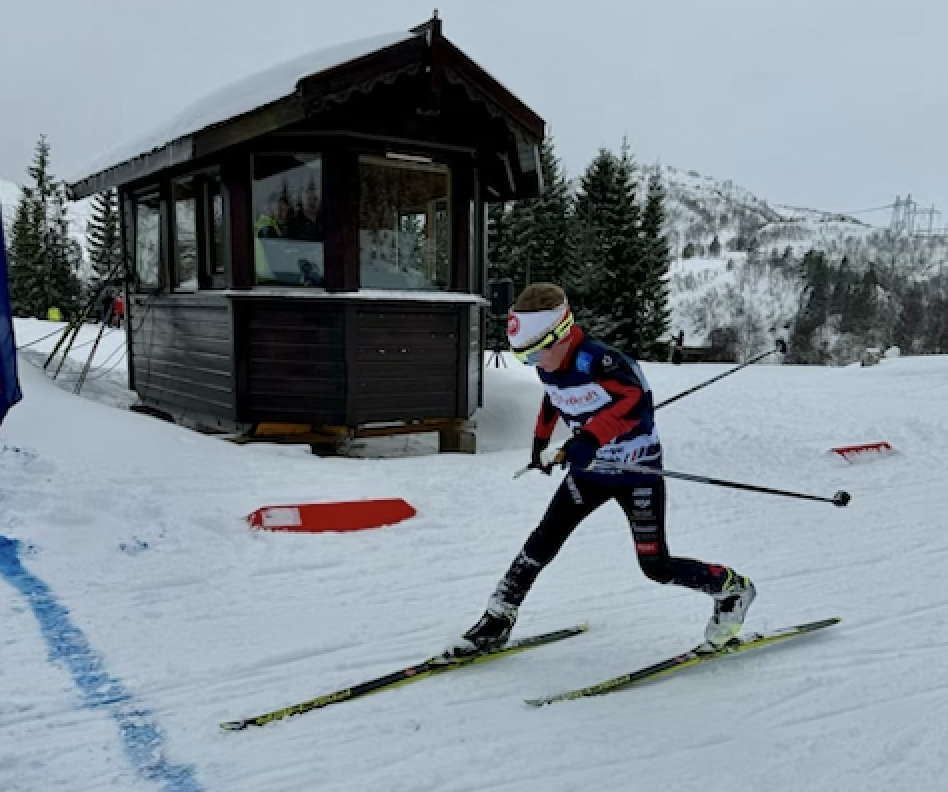 Et bilde som inneholder utendørs, snø, skisport, person

Automatisk generert beskrivelse