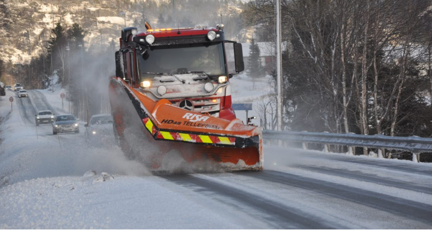 Et bilde som inneholder utendørs, snø, tre, bilvei Automatisk generert beskrivelse