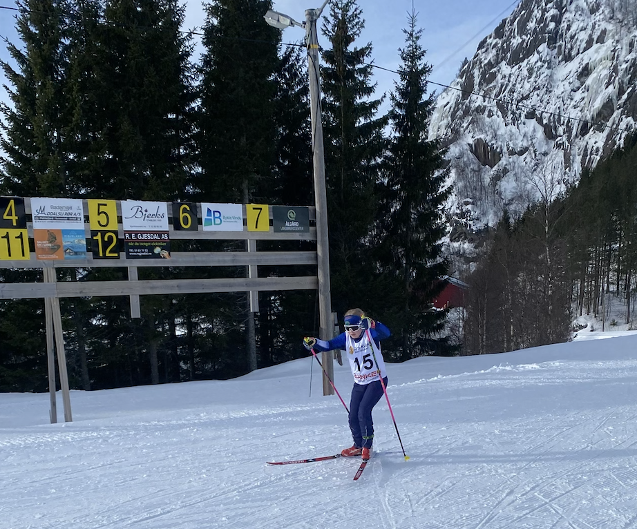 Et bilde som inneholder utendørs, sport, snø, skisport

Automatisk generert beskrivelse