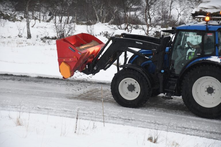 Et bilde som inneholder utendørs, traktor Automatisk generert beskrivelse