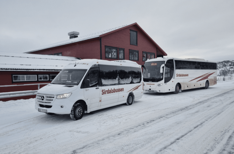 Et bilde som inneholder utendørs, transport, kjøretøy, Landkjøretøy Automatisk generert beskrivelse