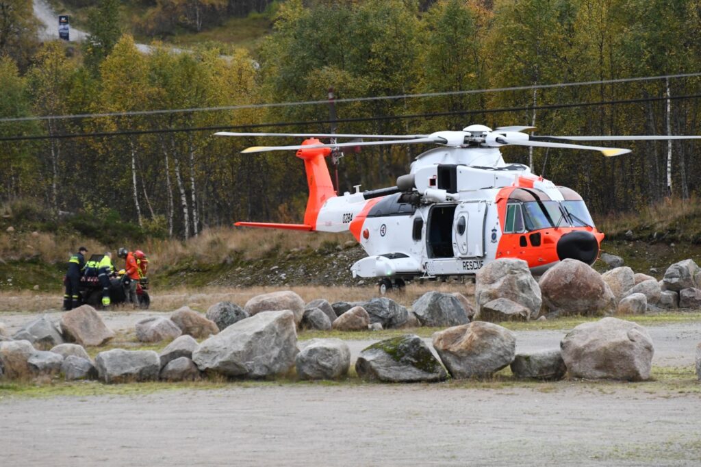 Et bilde som inneholder utendørs, transport, luftfartøy, Helikopterrotor Automatisk generert beskrivelse