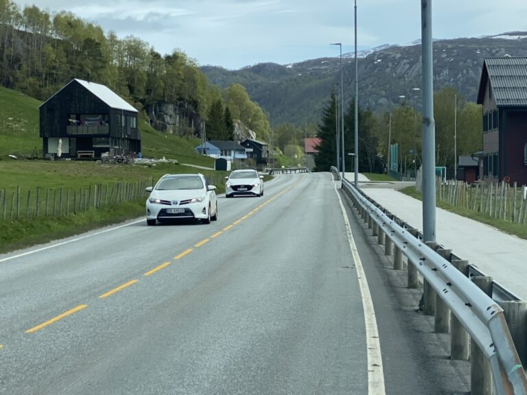 Et bilde som inneholder utendørs, vei, scenebilde, himmel Automatisk generert beskrivelse